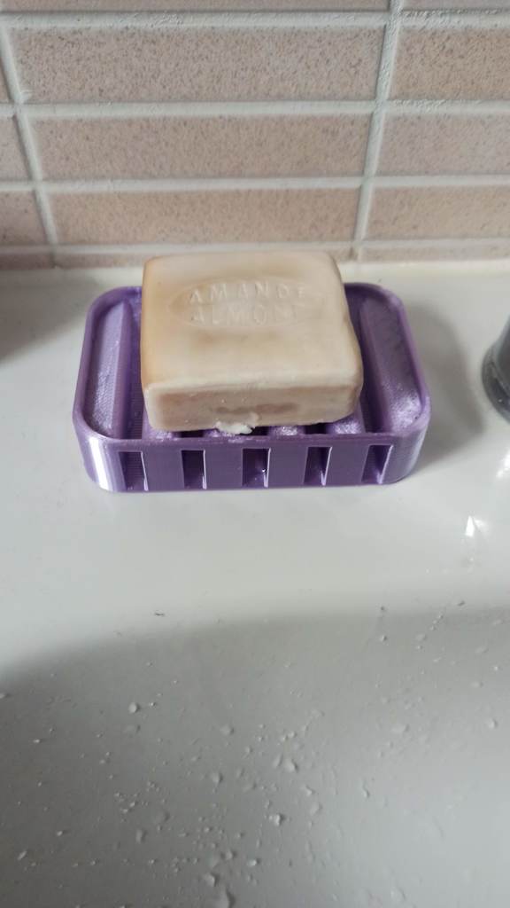Self draining soap dish v2