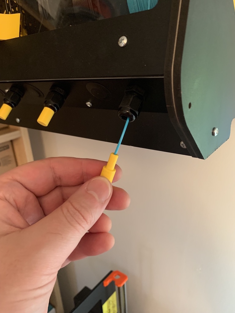 Filament gripping RepBox plug