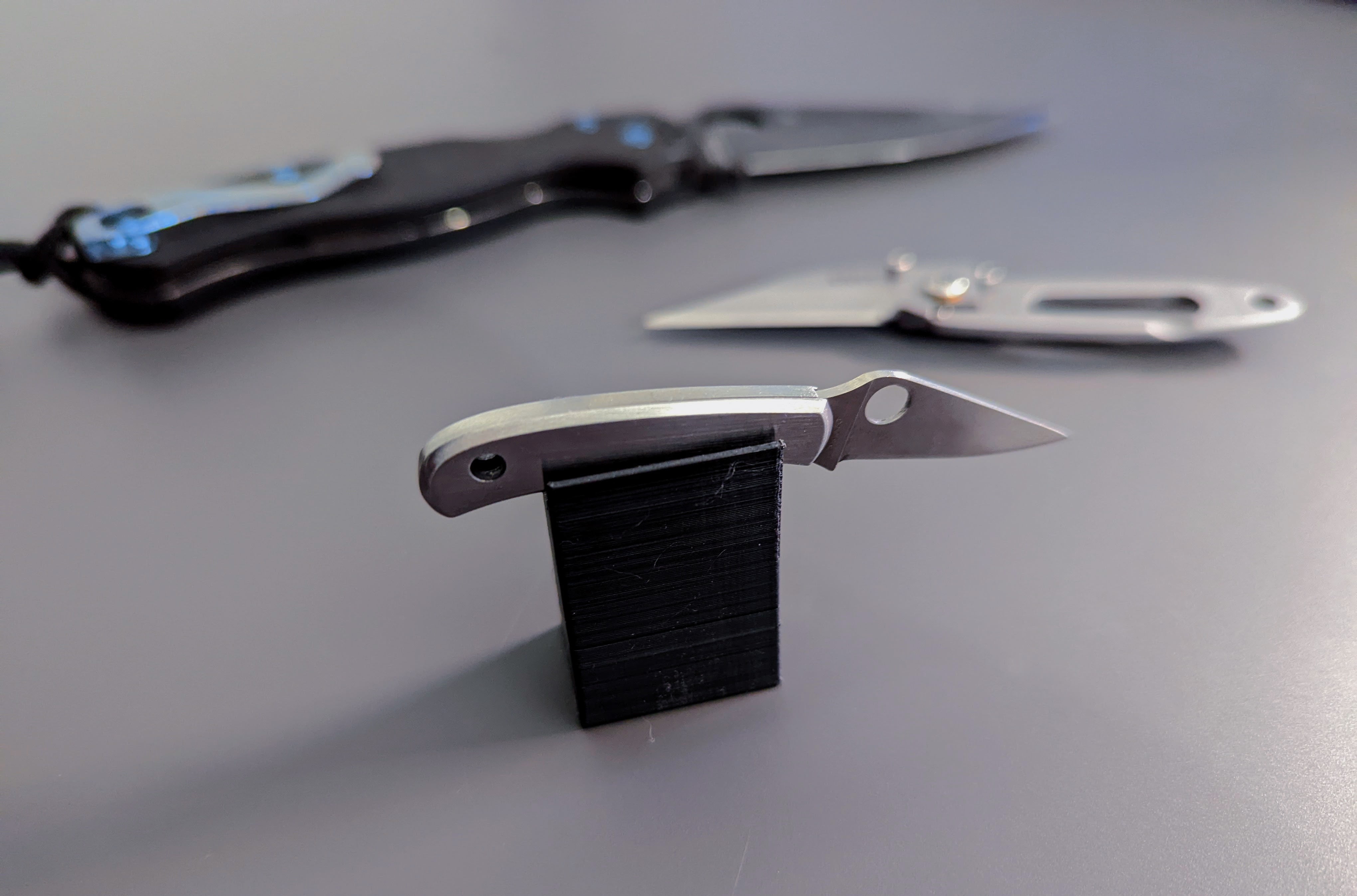 Mini knife stand