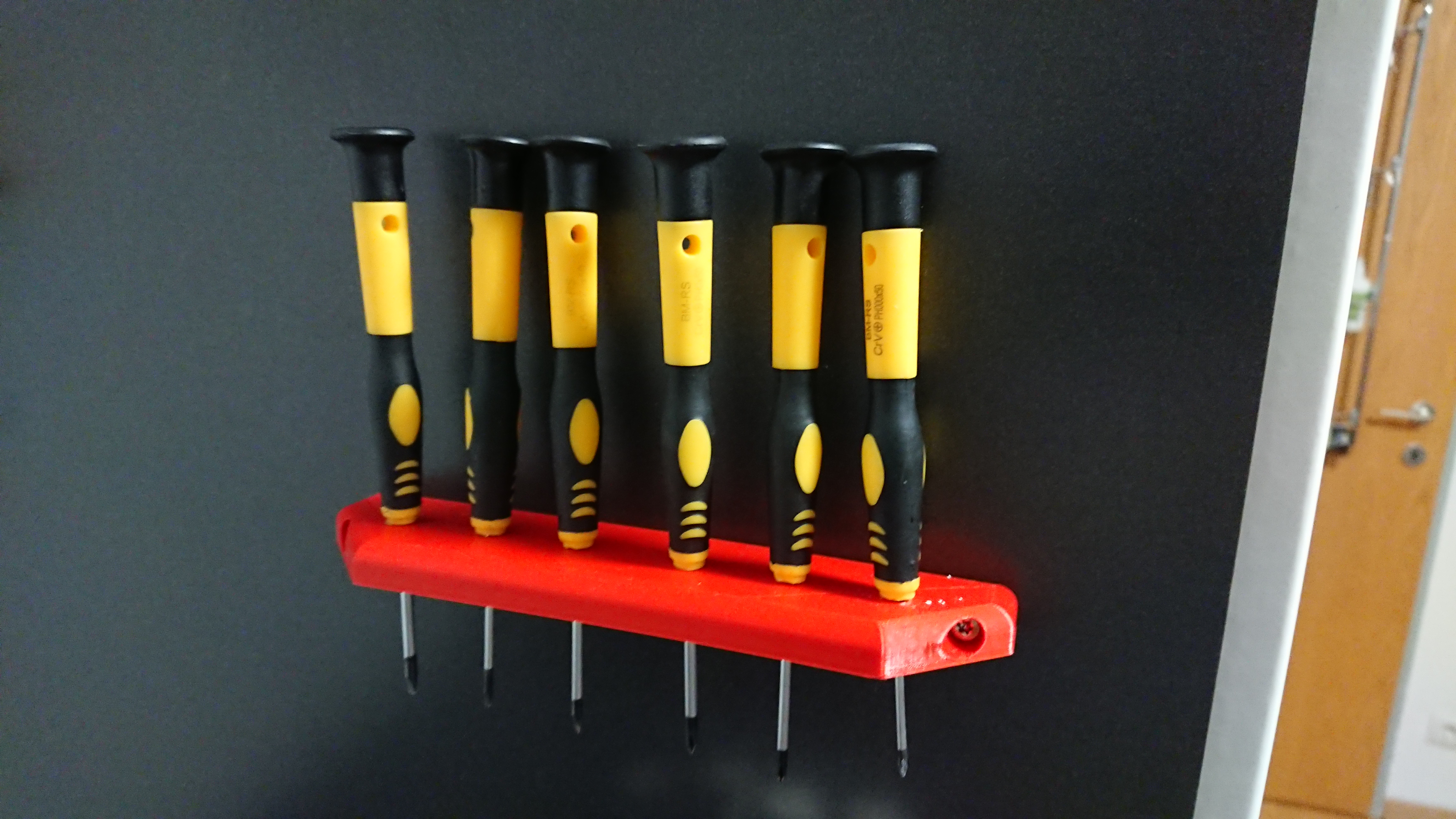 Simple Screwdriver Wallmount