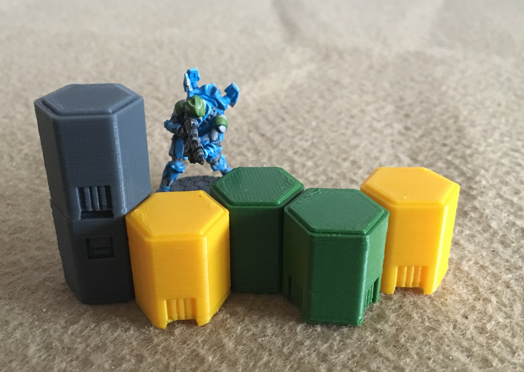 Stackable hexagonal crate