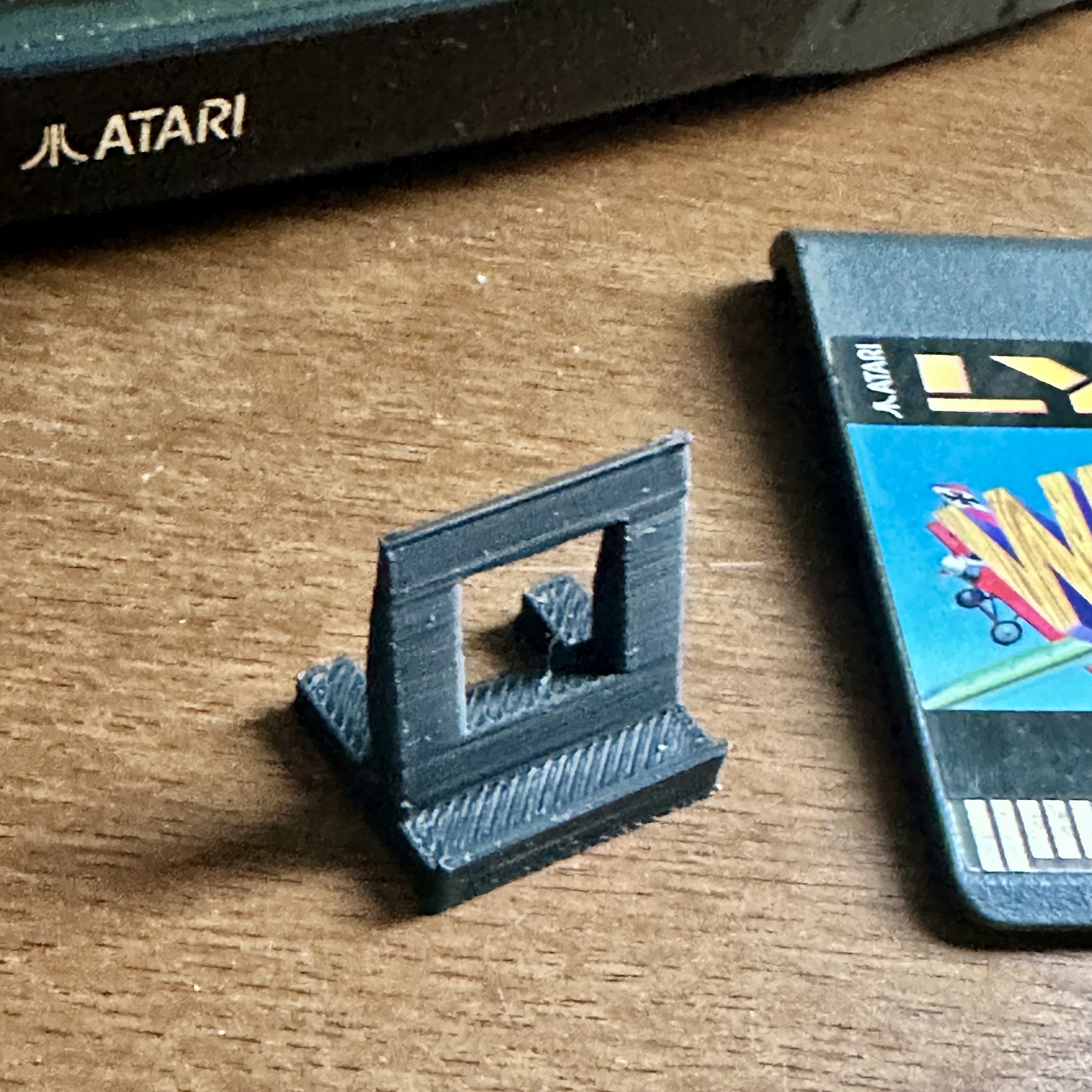 Single game display stand - Sega Genesis/SNES/Game Boy/GBA/DS/3DS/Switch//Super Famicom/Mega Drive/Famicom/NGPC/Atari Lynx/Game Gear/Atari 2600 & 7800