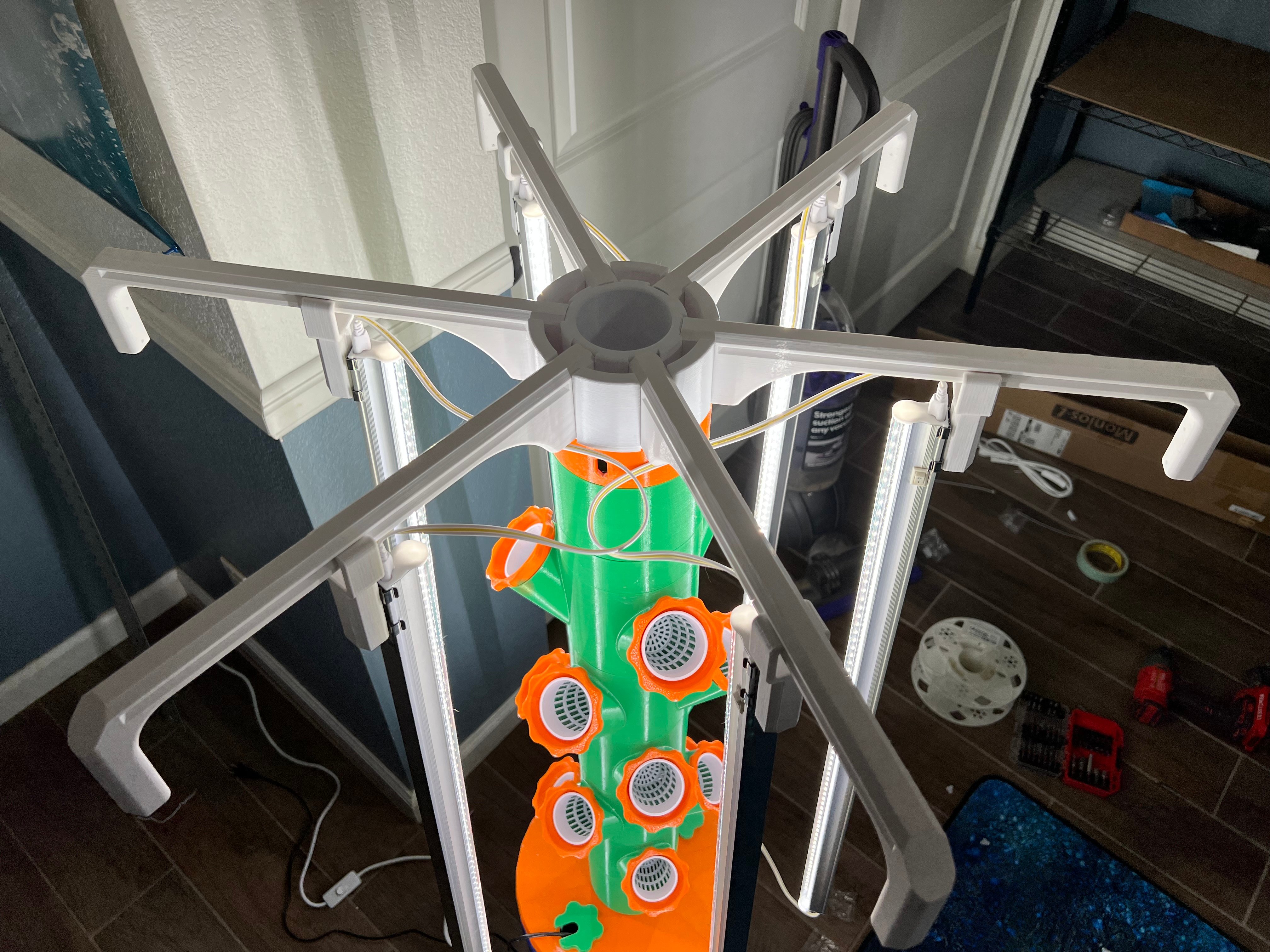 Adjustable depth light mount for 3D Printed Modular Hydroponics Tower