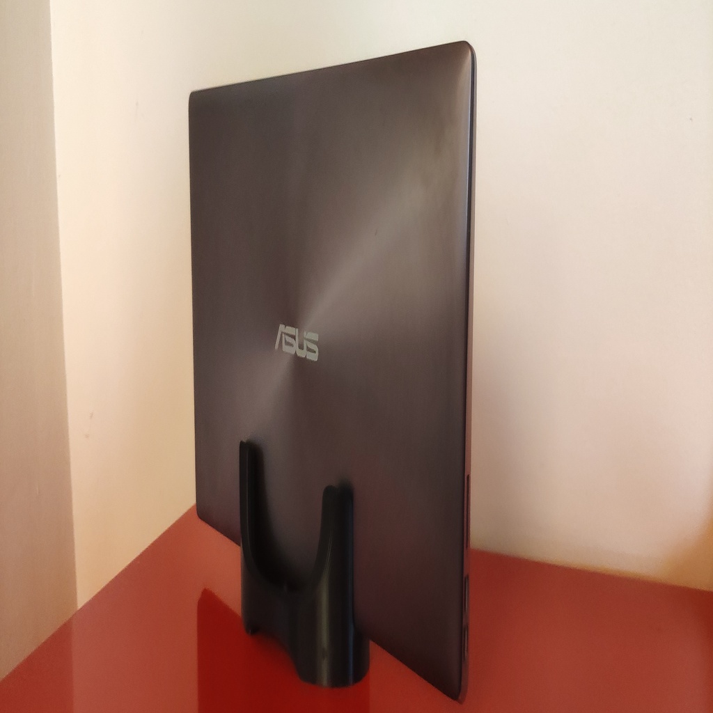 Vertical Laptop Stand (Asus Zenbook, Macbook Pro 13")