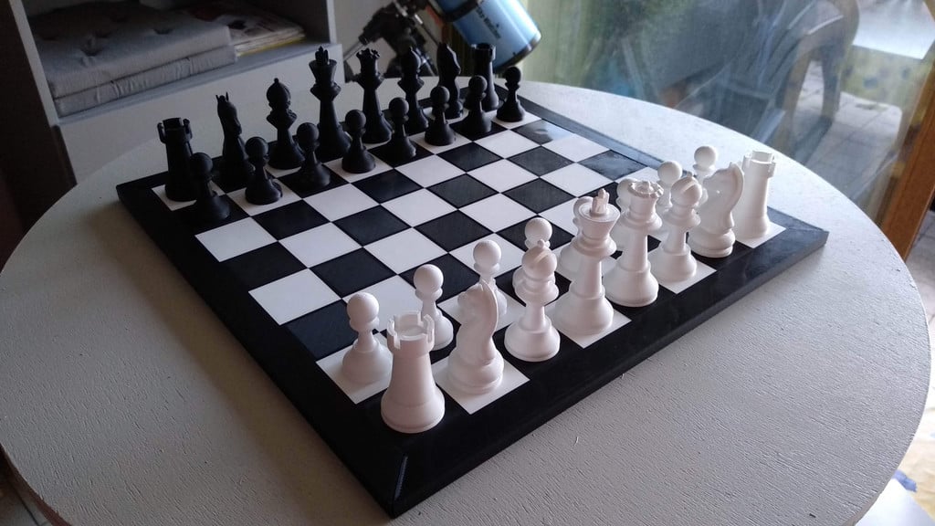 Magnetic Chess board + magnetic pieces