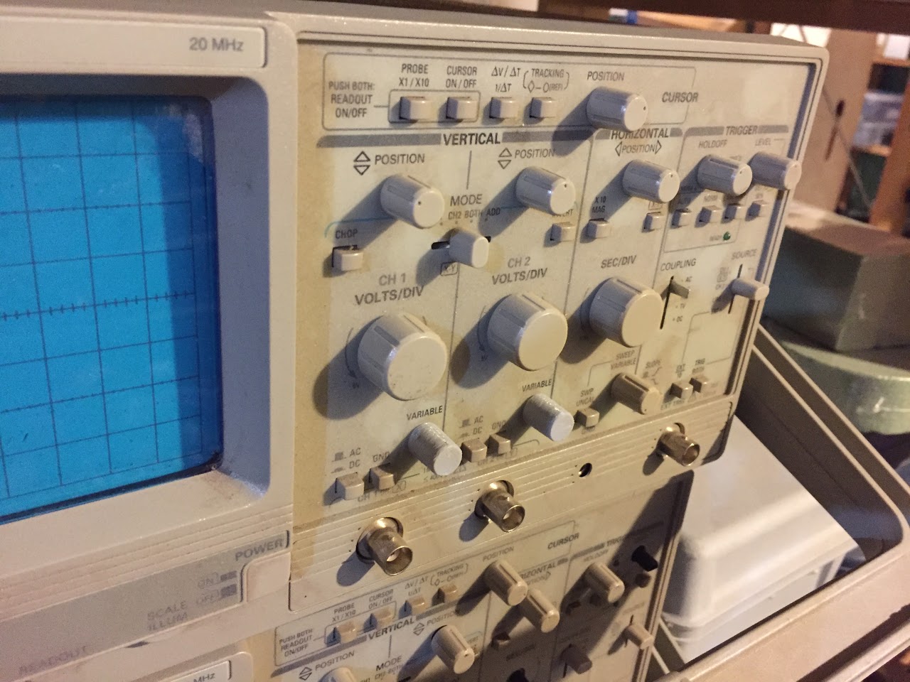 Tektronix TAS 220 Oscilloscope Knobs