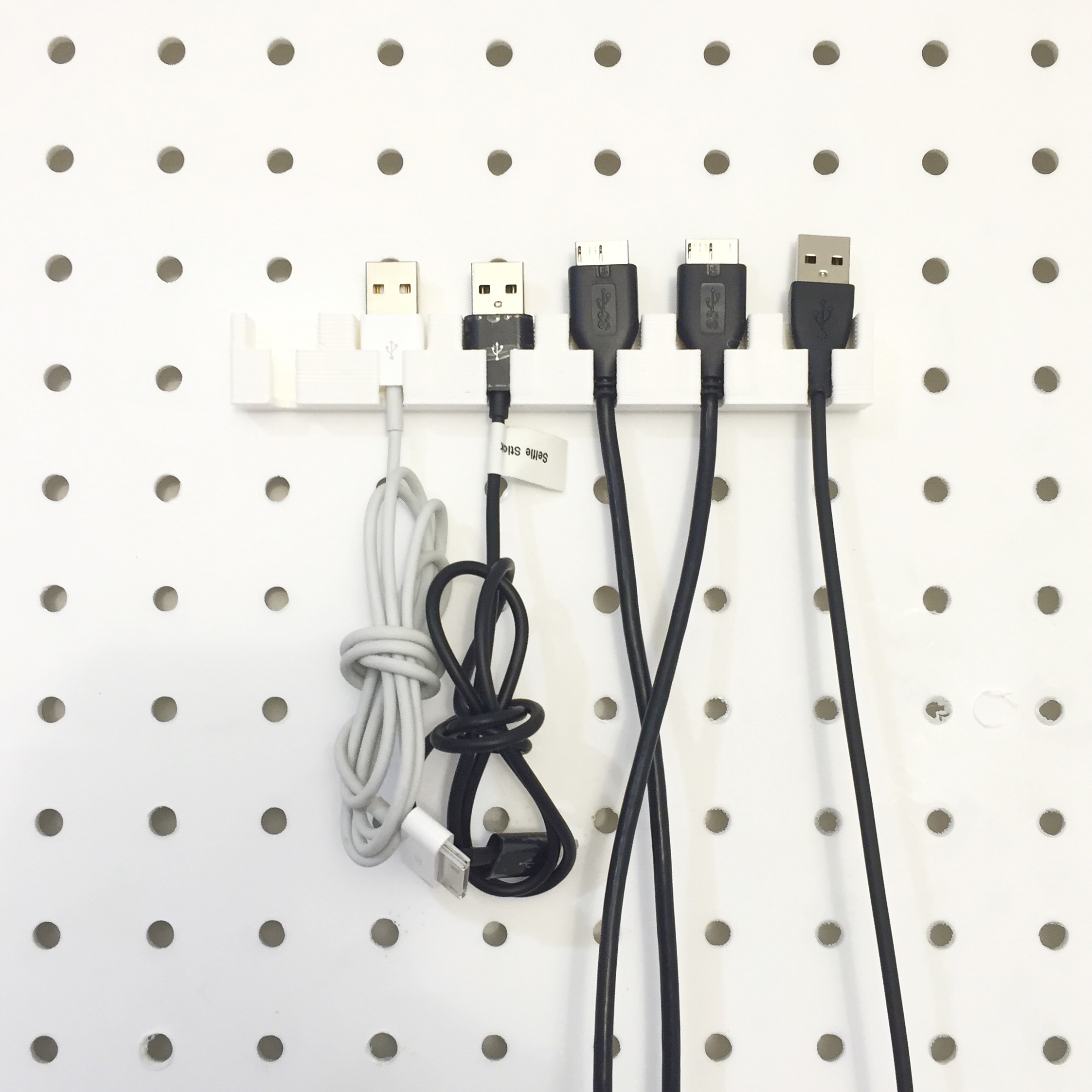 USB Cable Holder (6 Cables) for Pegboard