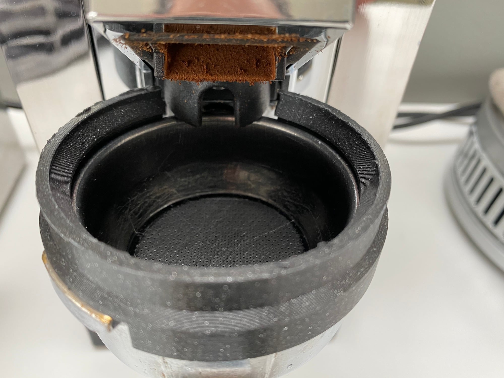 Funnel for Gaggia Classic portafiler and Eureka Mignon Specialità grinder