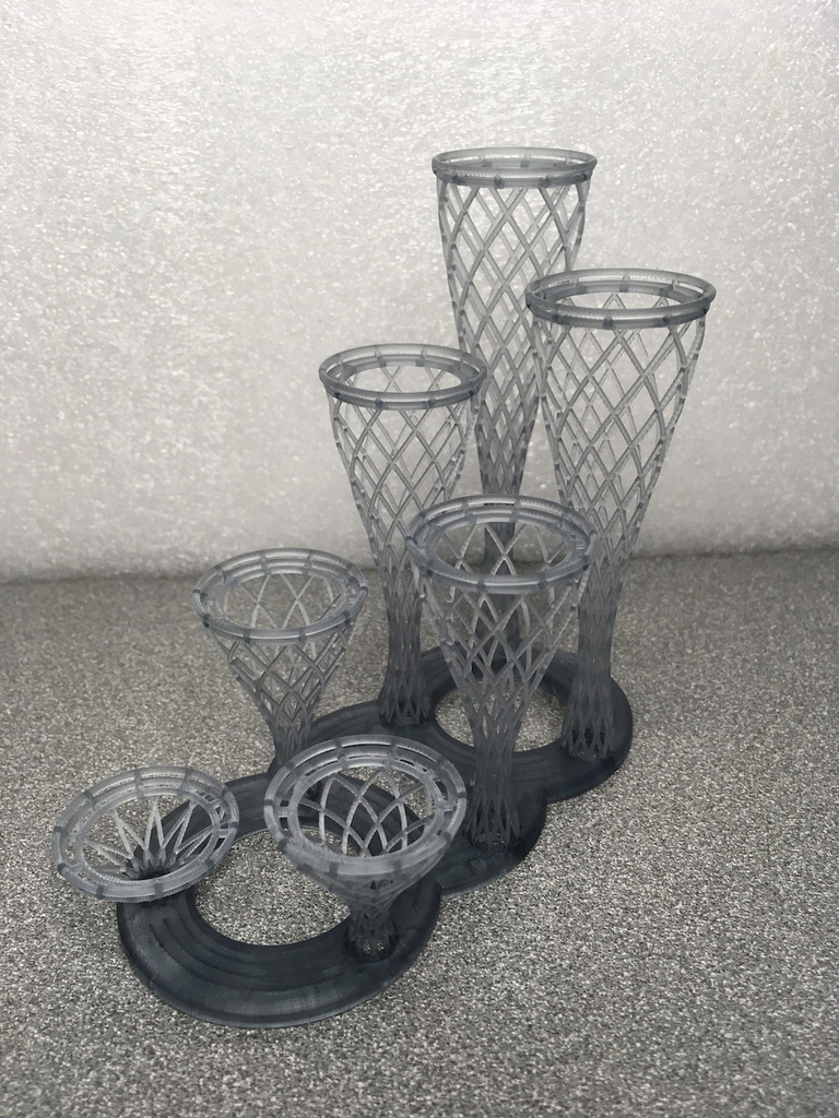 Lattice-style display stand module for figures with 25mm bases