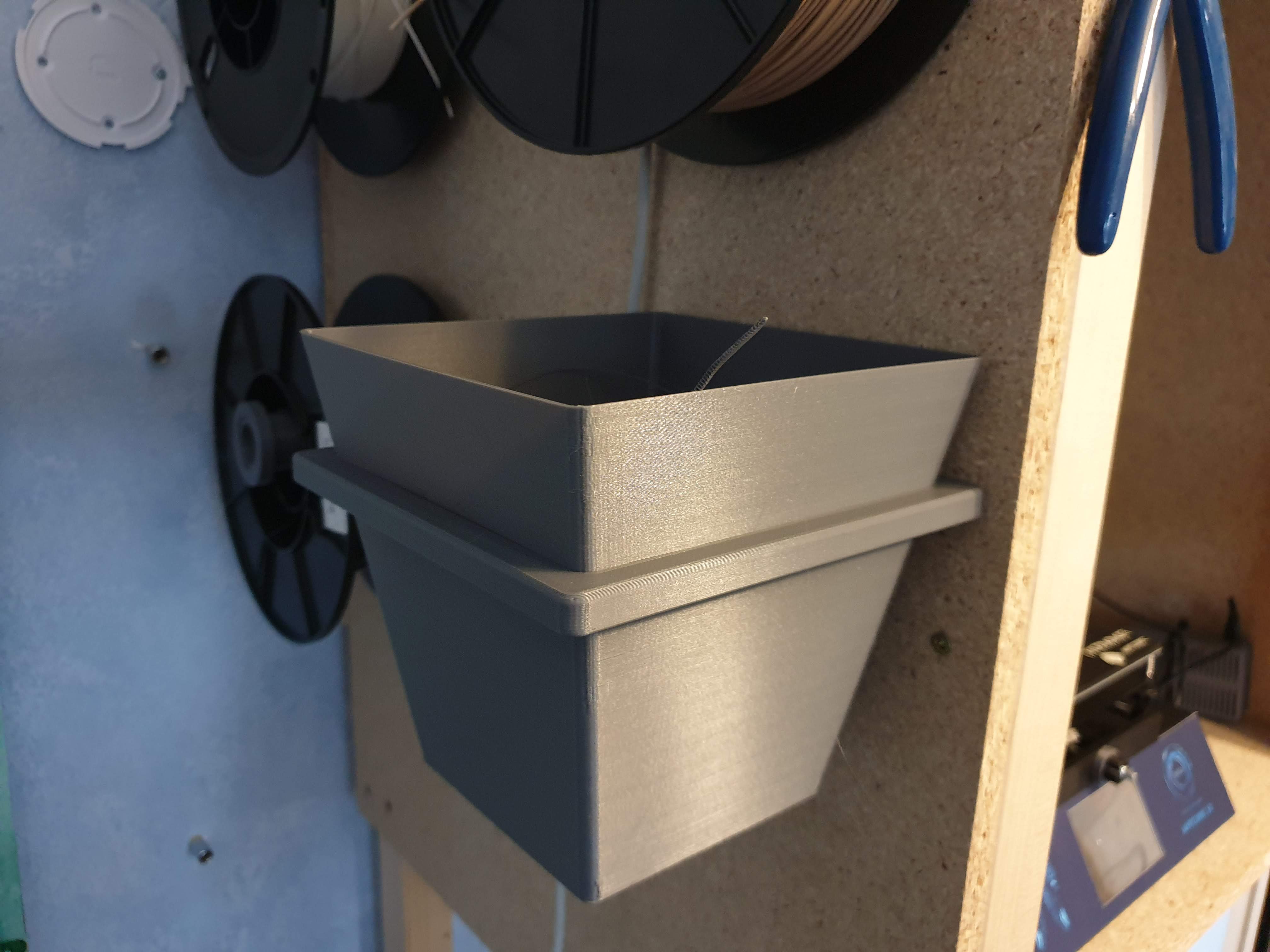table waste bin / vase with wall mount