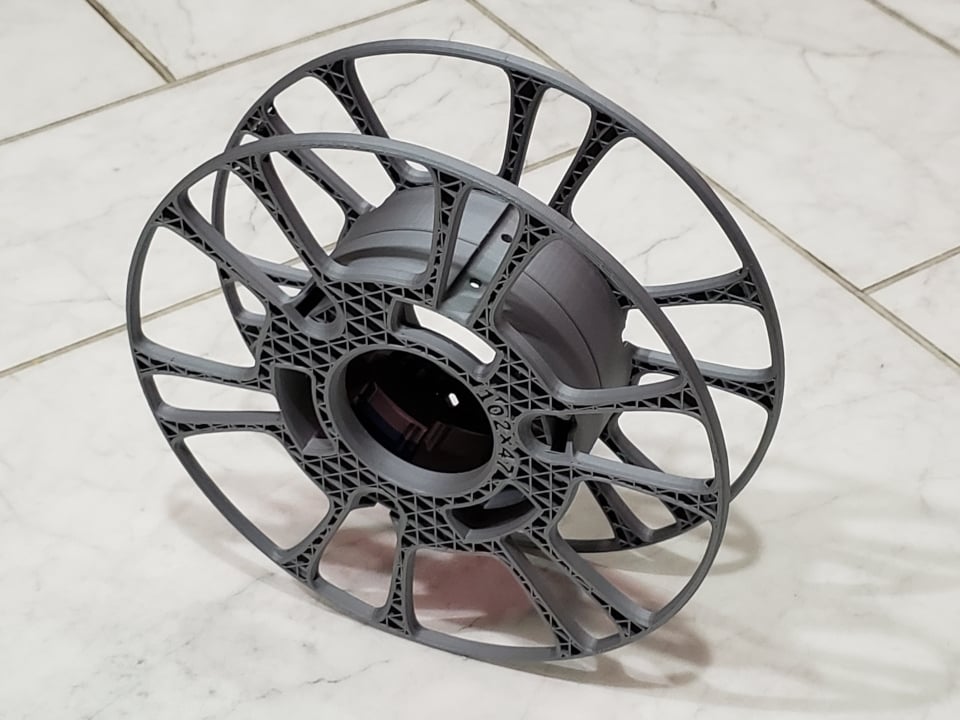 LockSpool V3: Parametric, reusable (1 part printed twice)