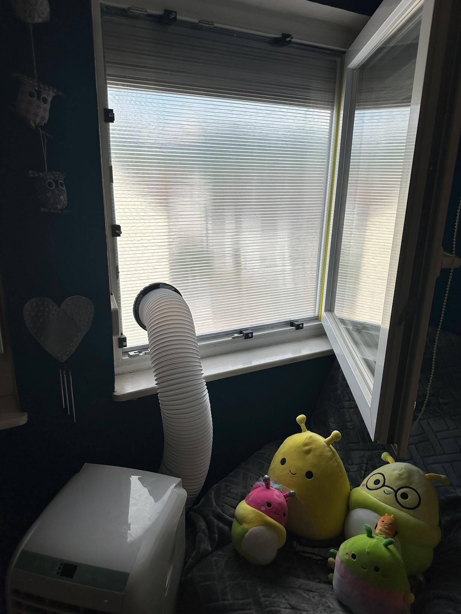 Window-clamp for mobile AC exhaust mount