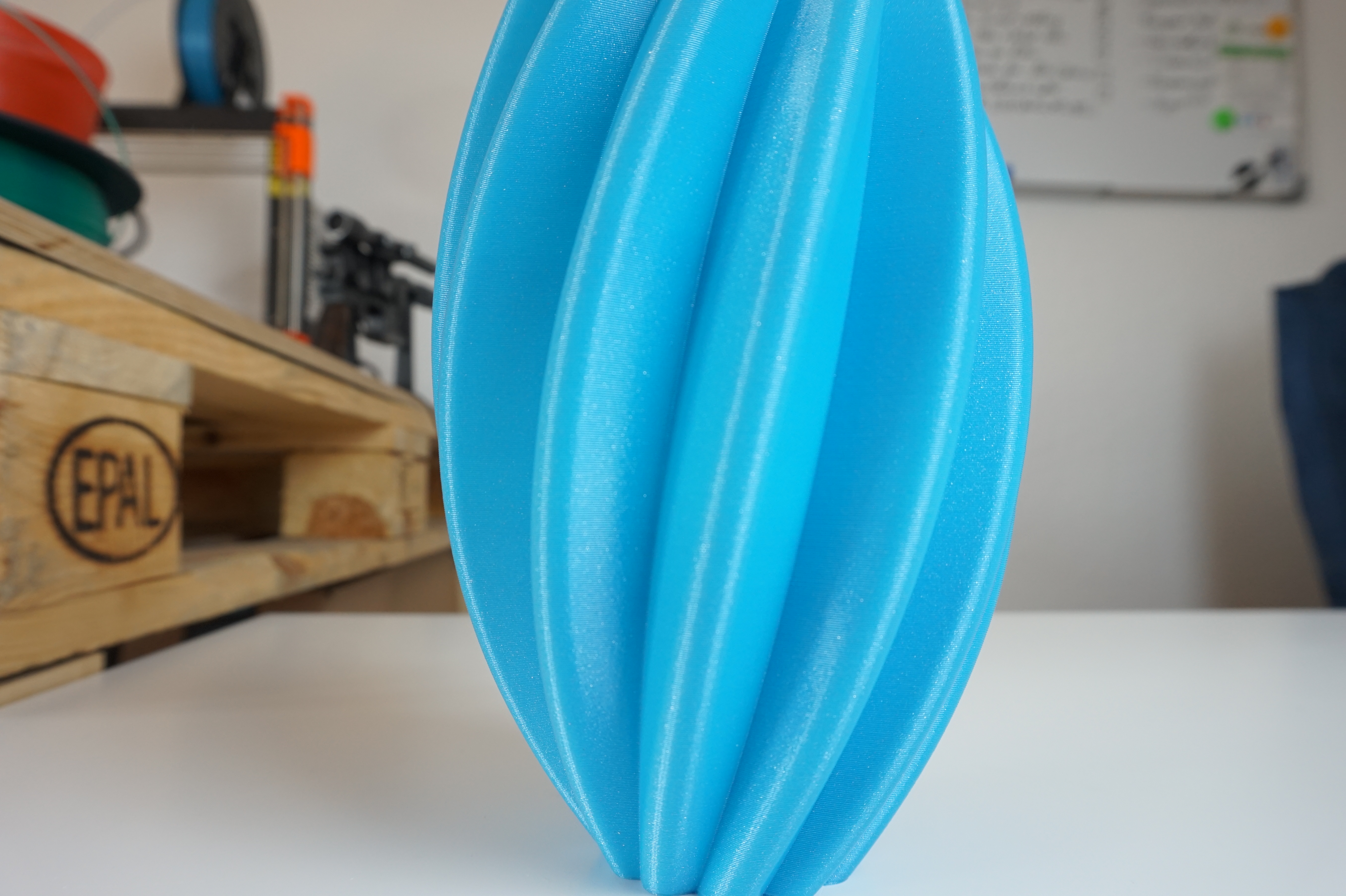 Slim twisted star vase