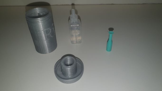 Contact lens liquid container