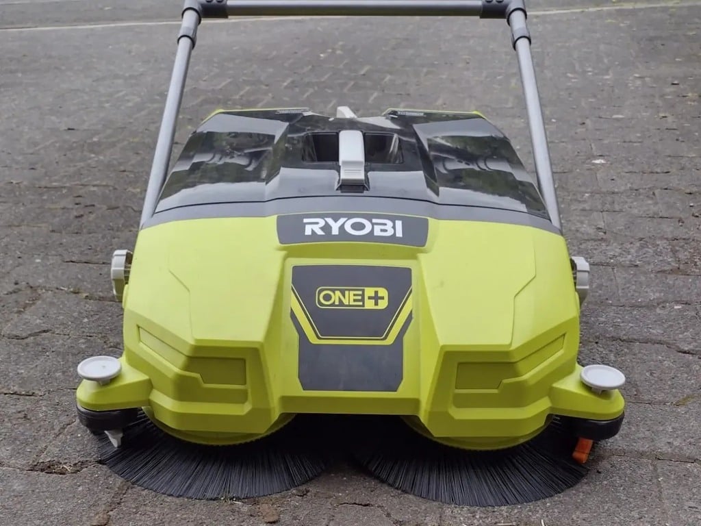 Ryobi Cordless Debris Floor Sweeper 18V ONE+ 