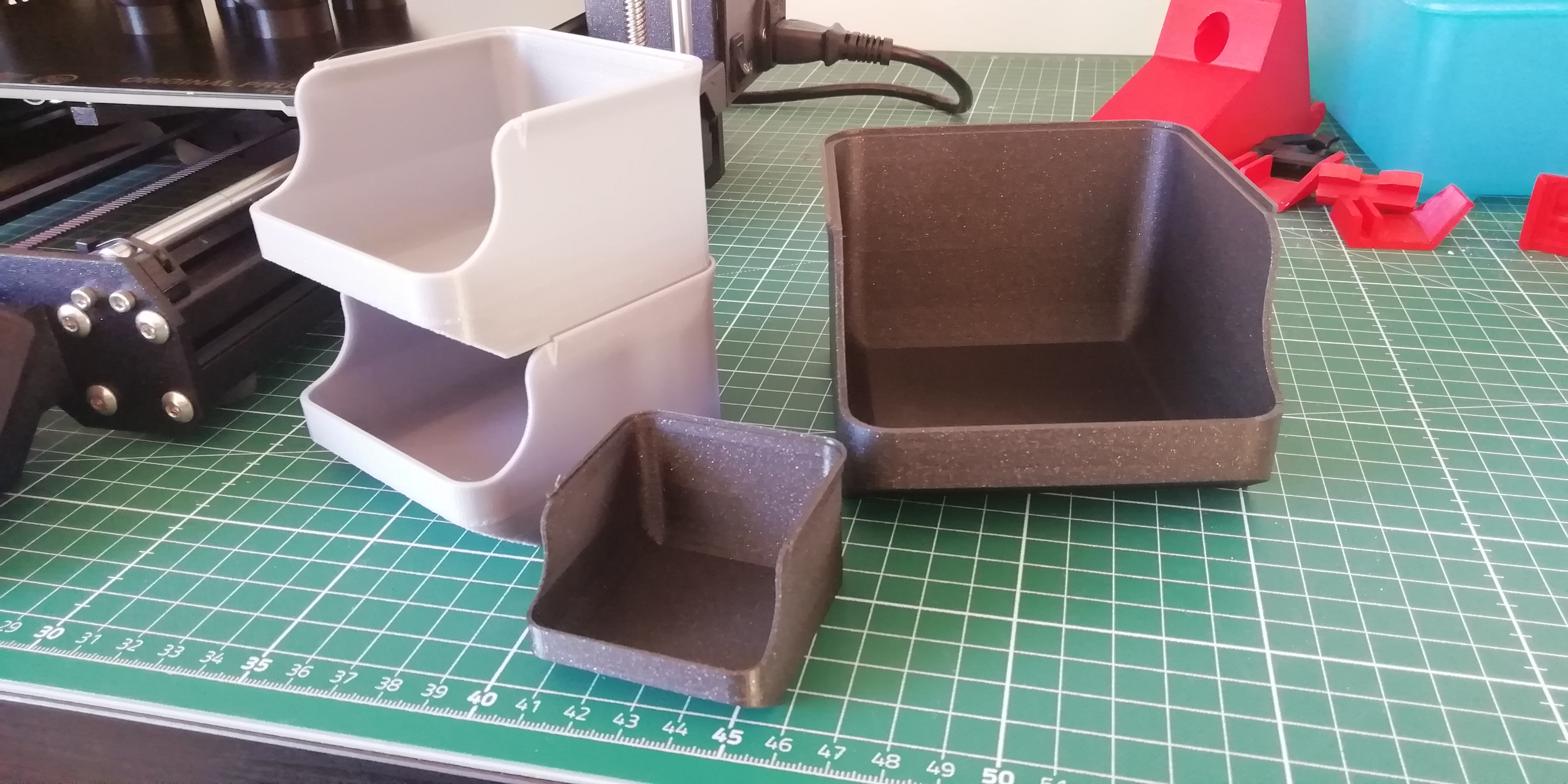 Sorting Tray (Stackable and skaleable)