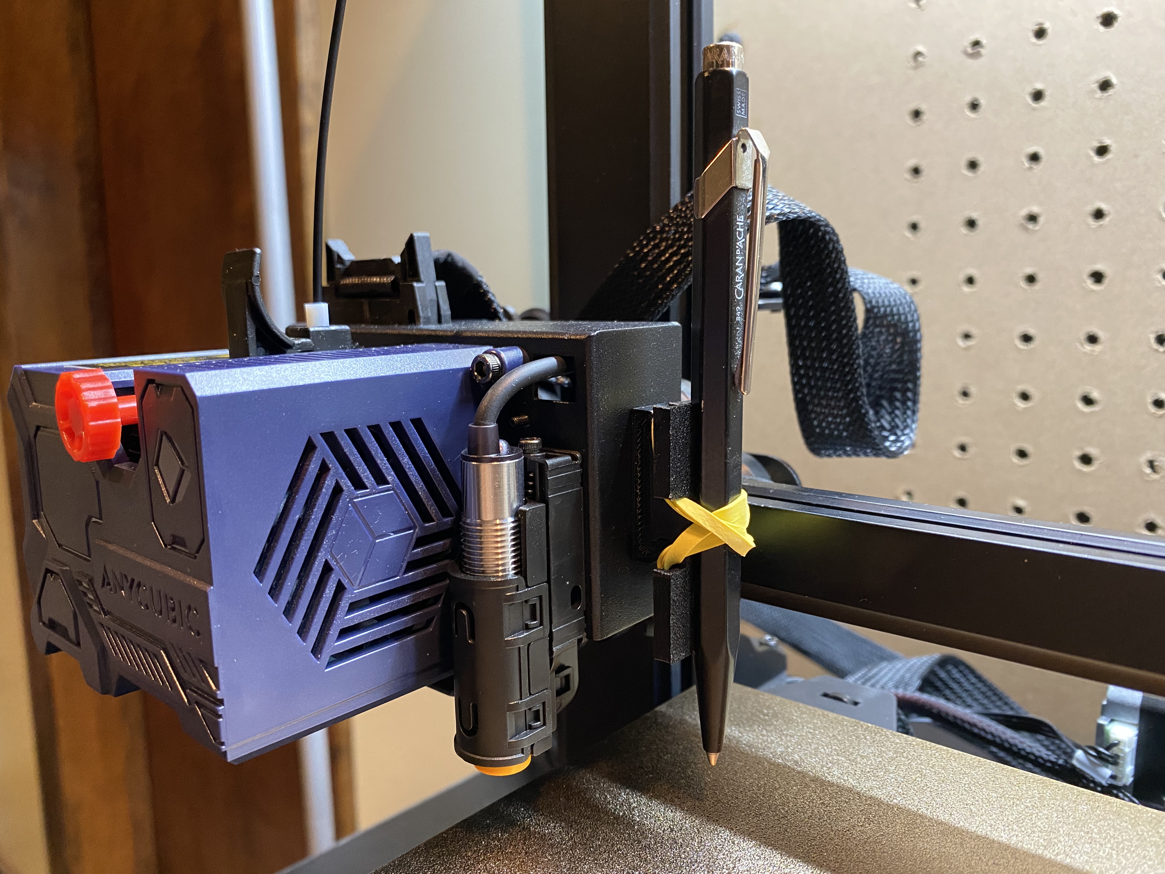 Pen holder for Anycubic Kobra (plotter mod)