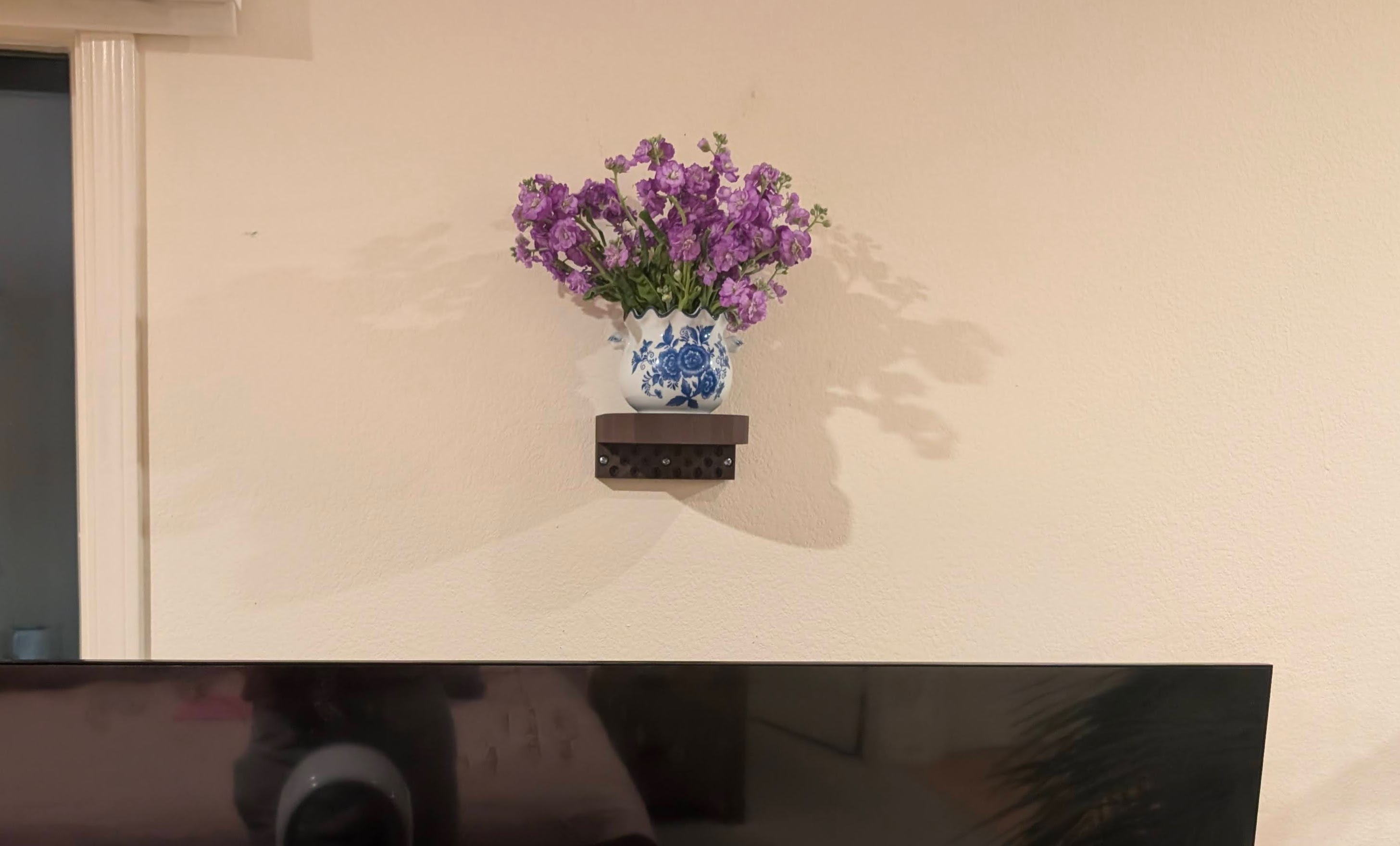 Pet/kid proof flower vase holder