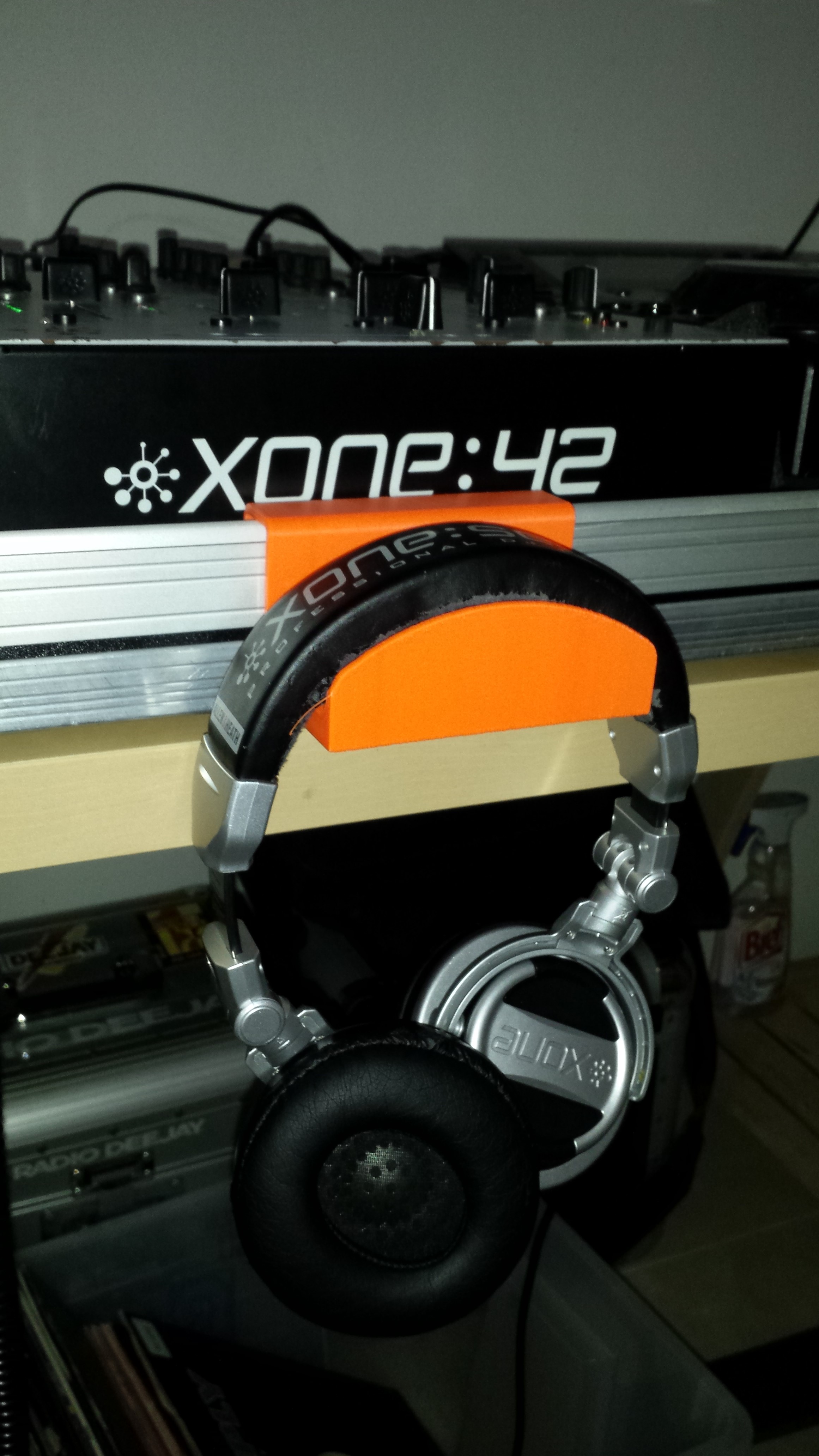 headphone holder for dj flight case