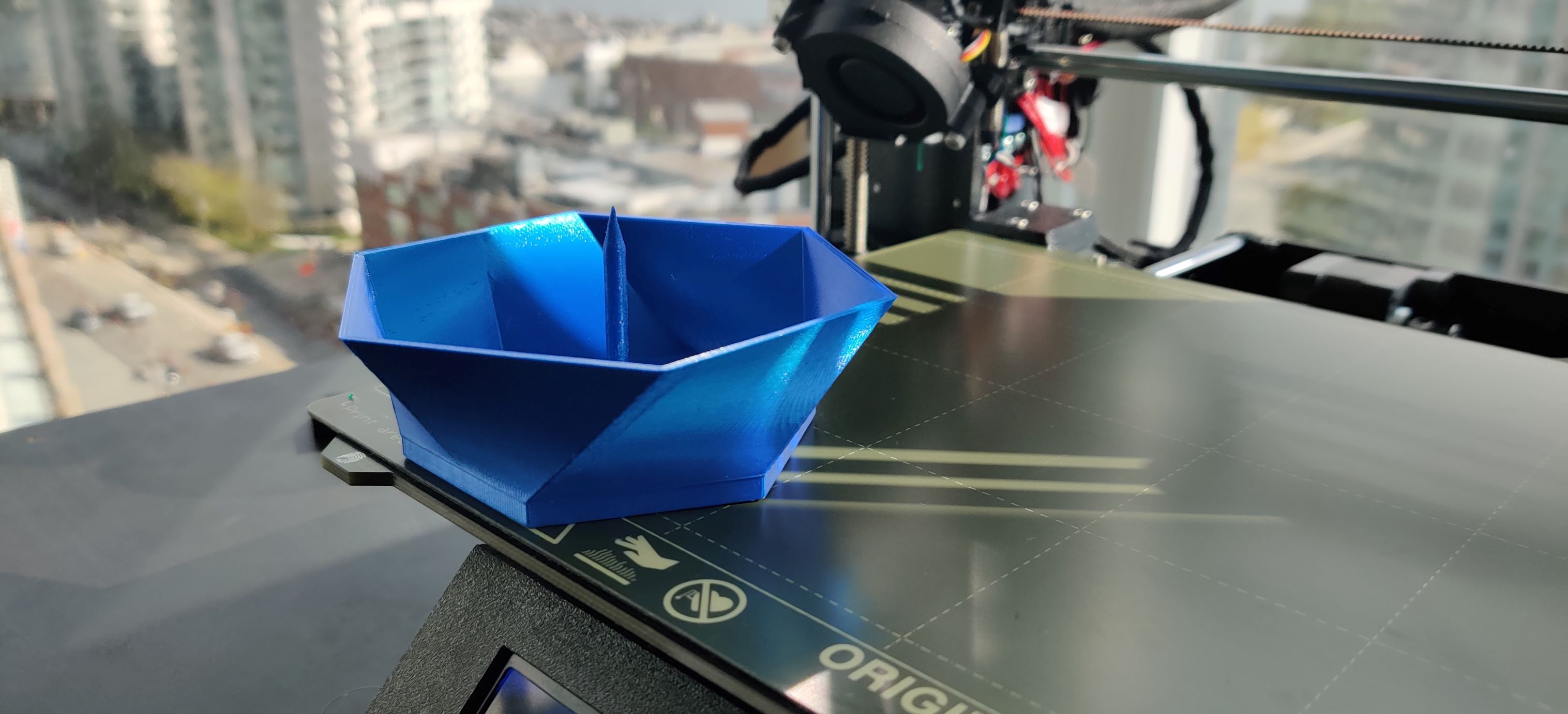 Debowler(ash tray) with removable spike