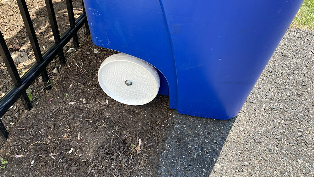 Rubbermaid Trash Can wheel