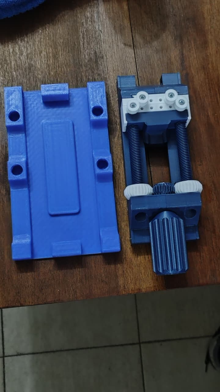 Yet ANOTHER Machine Vise - clampable base with helping hand