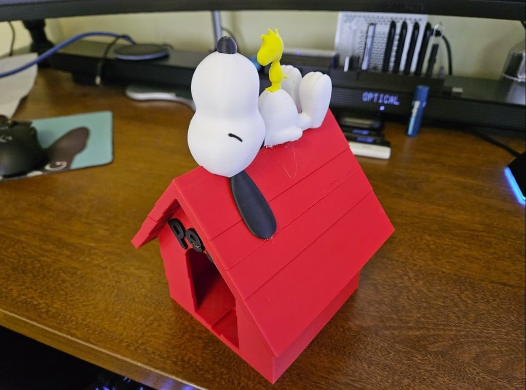 Snoopy Birdhouse. Multi Color