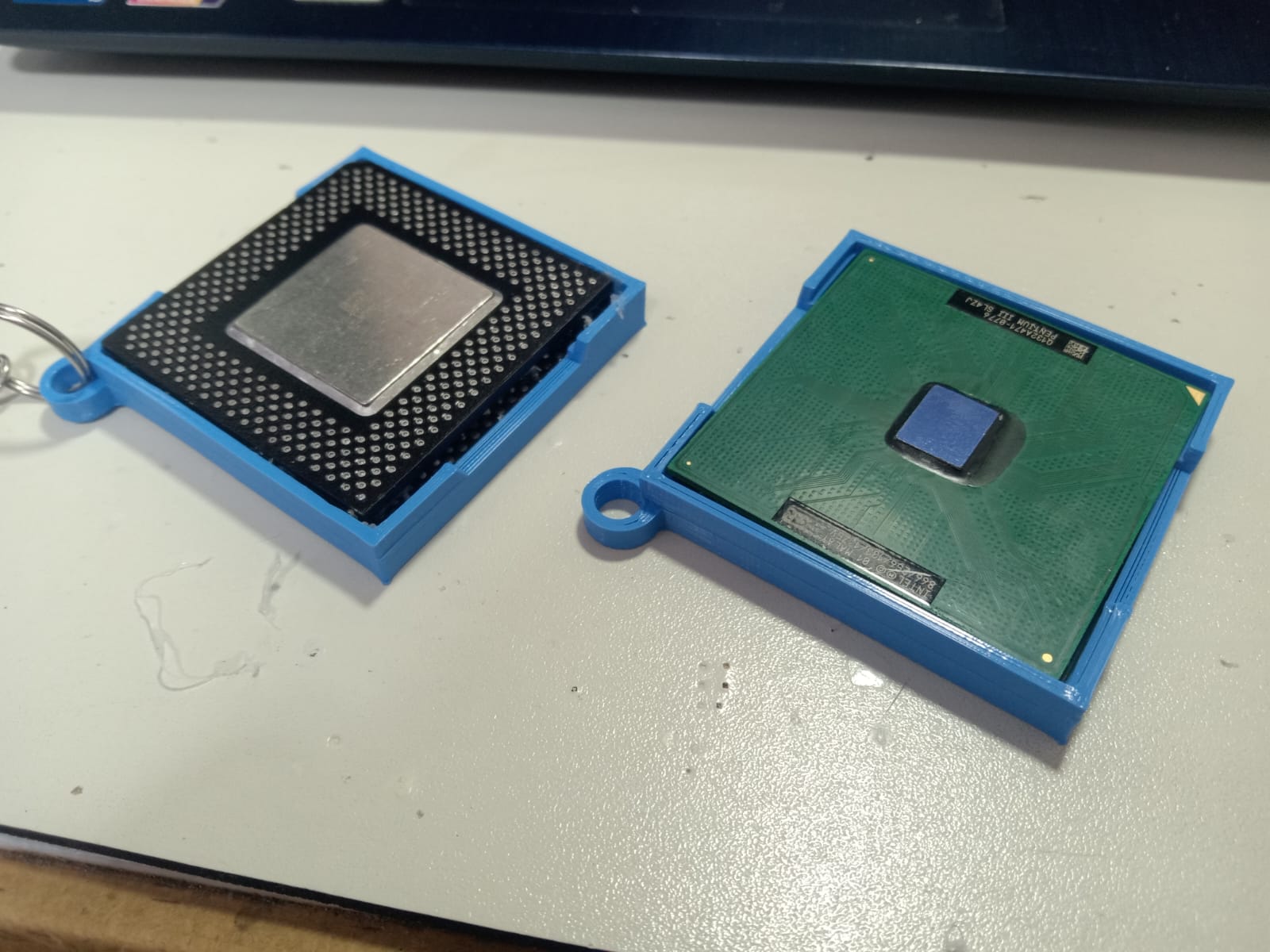 CPU Keychain Case for Intel Pentium III (Socket 370)