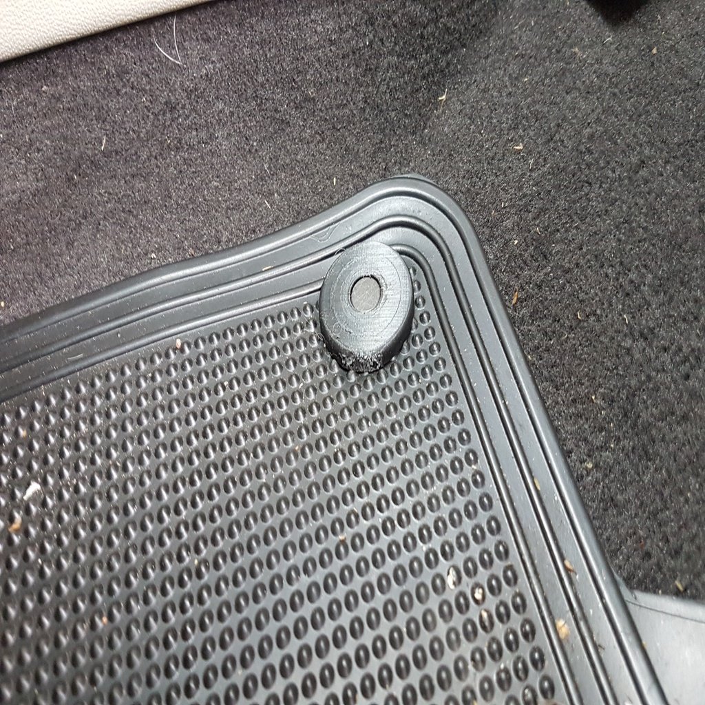 Car carpet holder clip