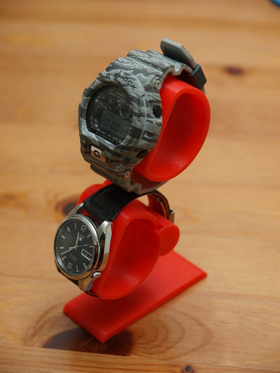 Double watch stand
