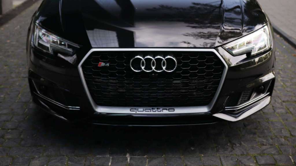 Badge mount(clip) for RS grille. Audi S4/S5 B9