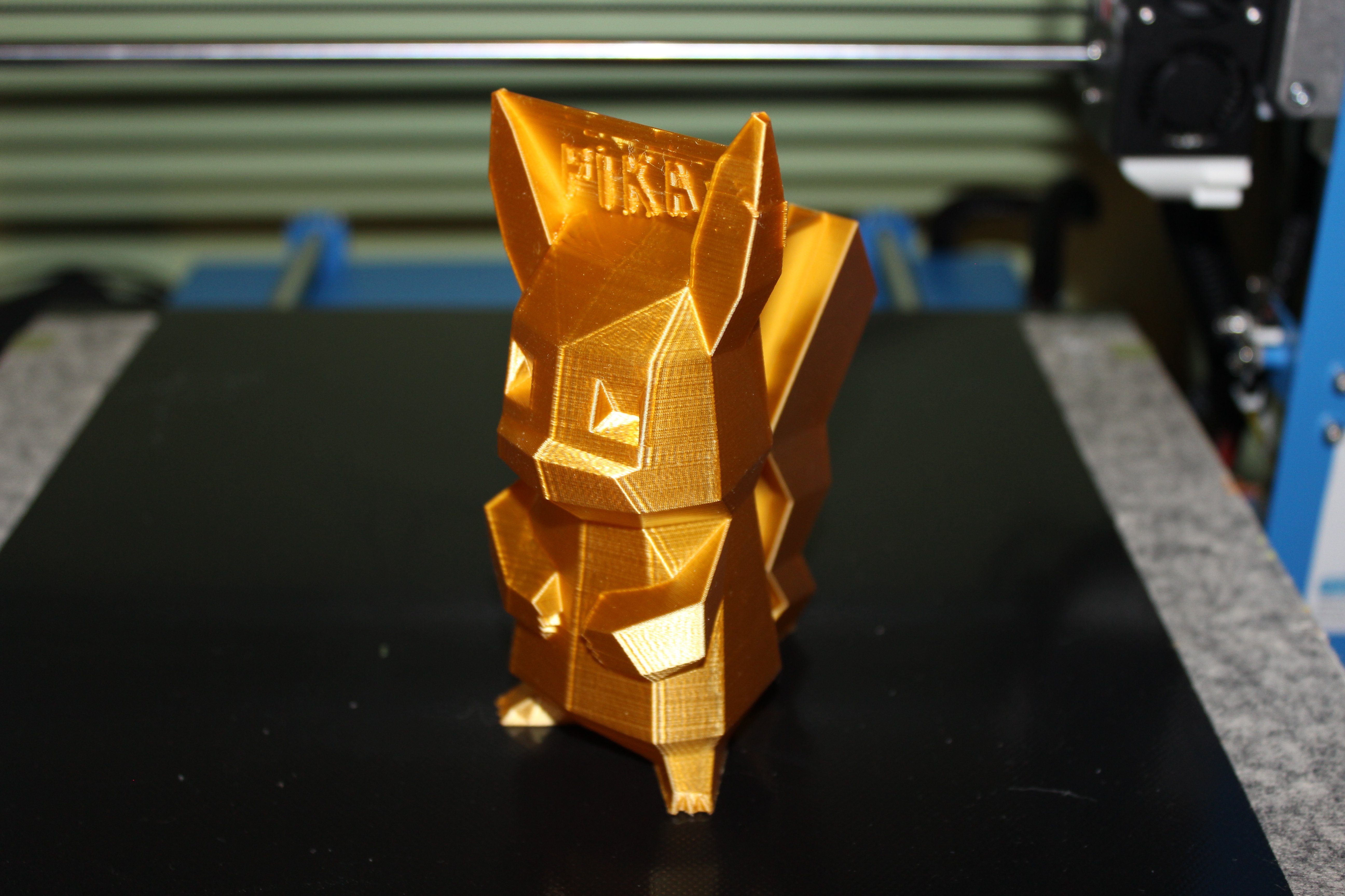 Vase friendly low-poly Pikachu V0.2