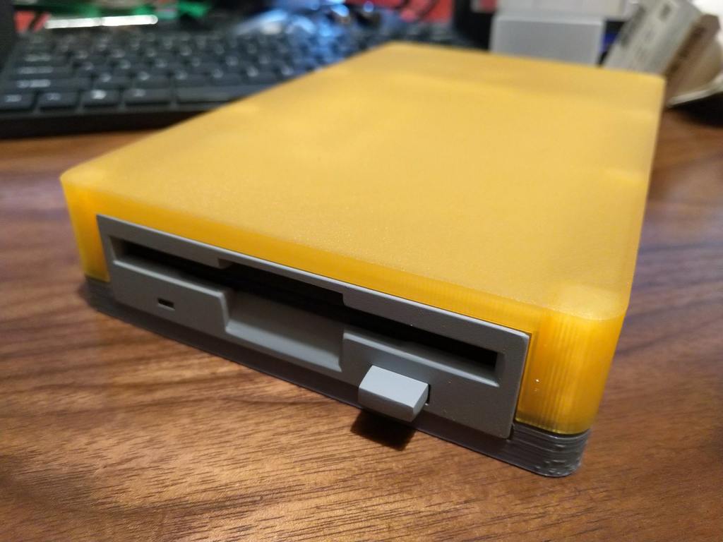 Case for Greaseweazle F7 and 3.5" floppy drive