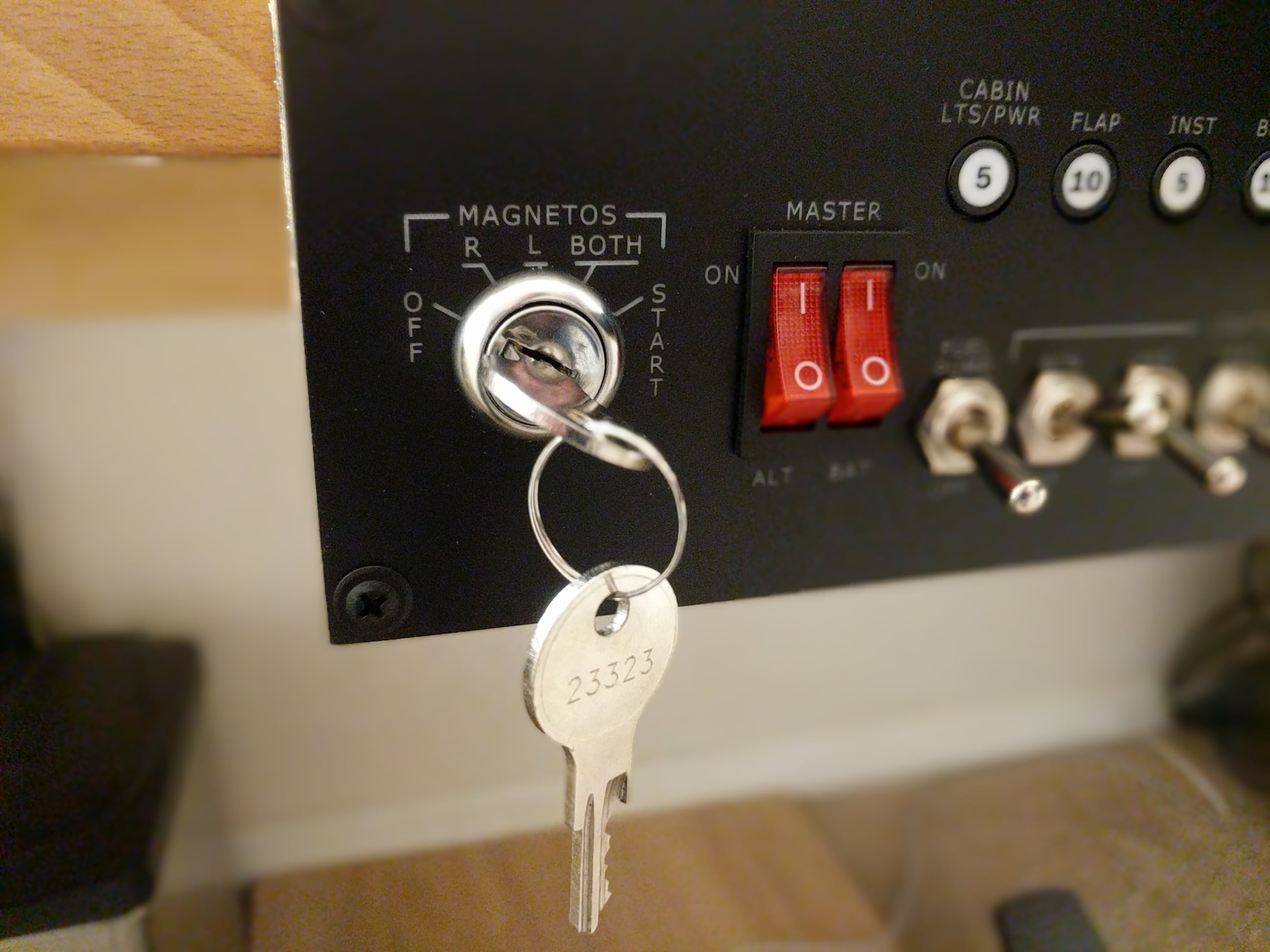 5-Position Key Switch - Cessna 172 Flight Simulator