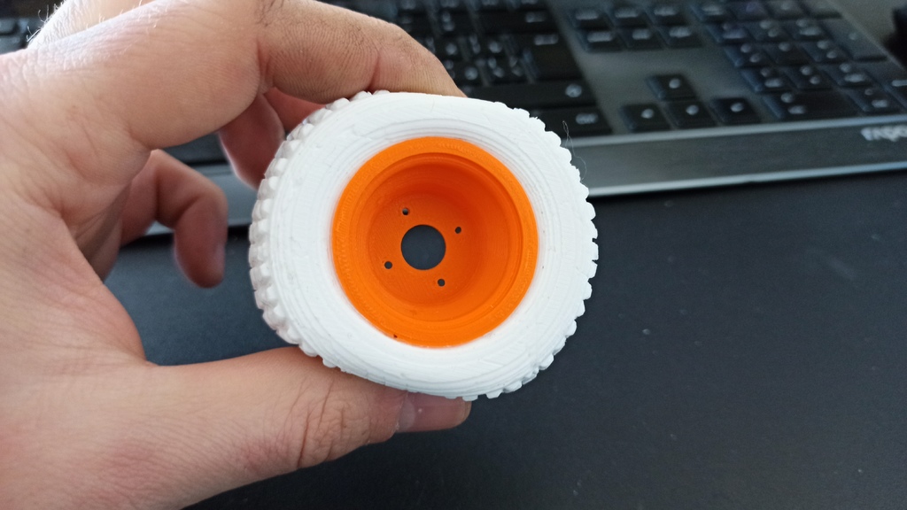 Realistic silicone tire for RC trucks form (65mm) 