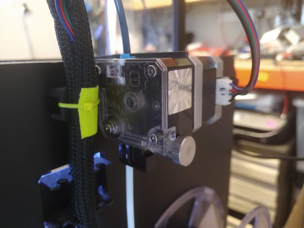 Makerbot Replicator 2x Bowden Extruder Bracket