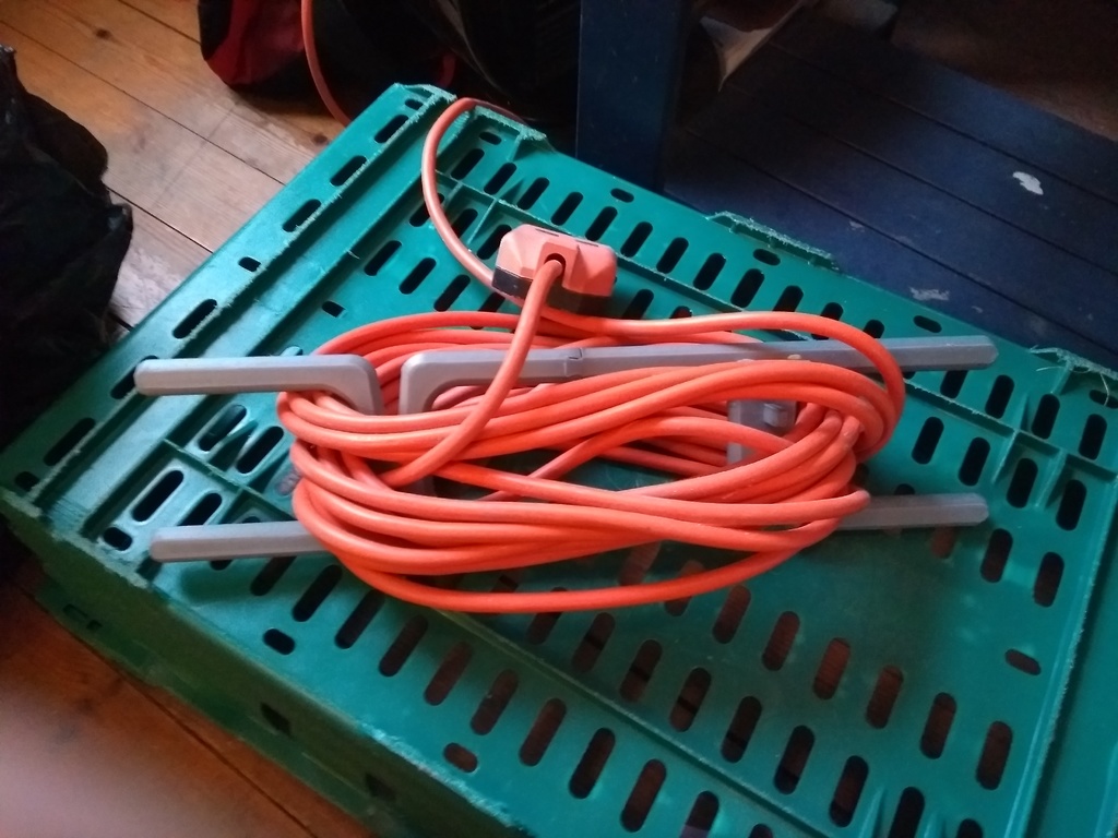 Large power cable tidy