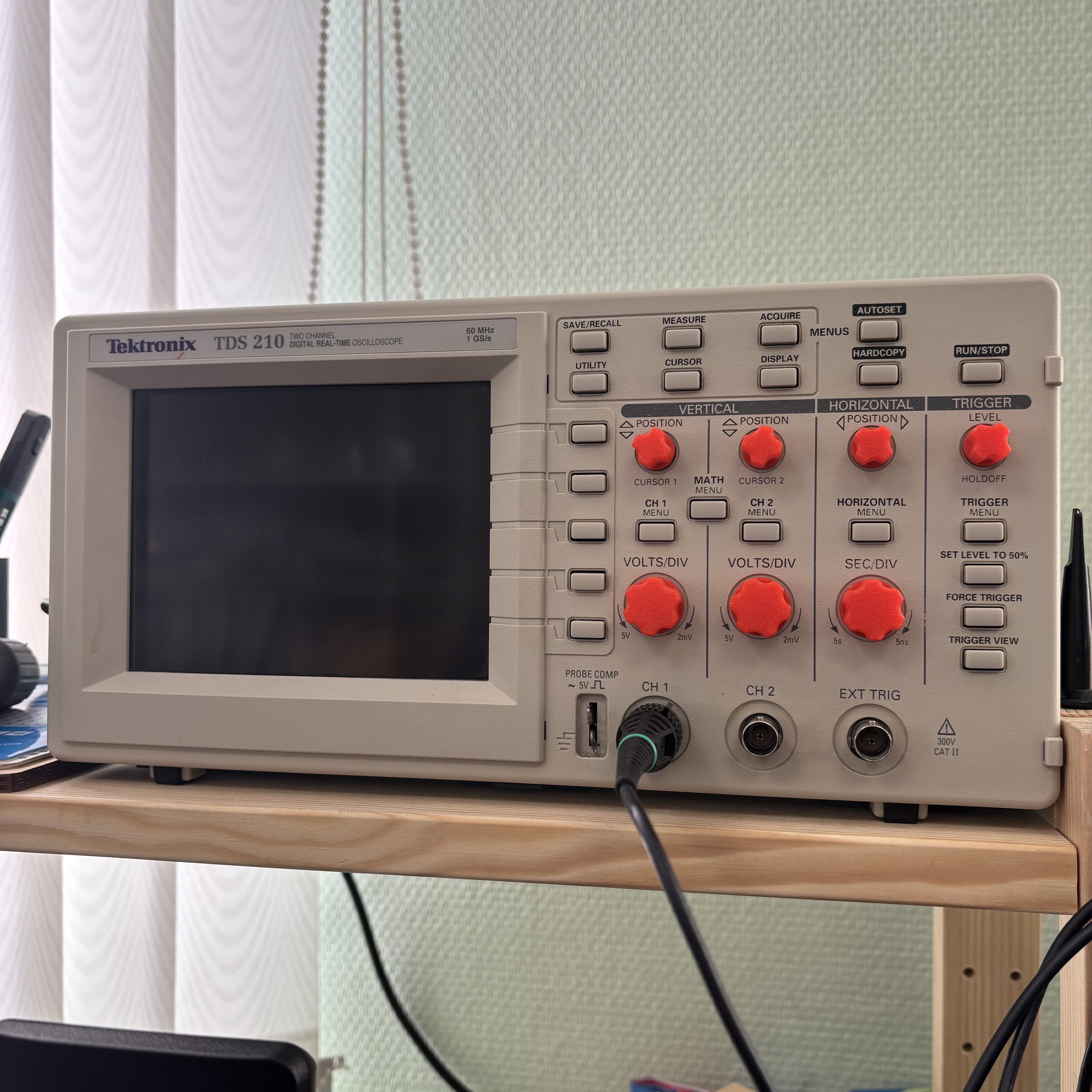Tektronix oscilloscope knobs and button