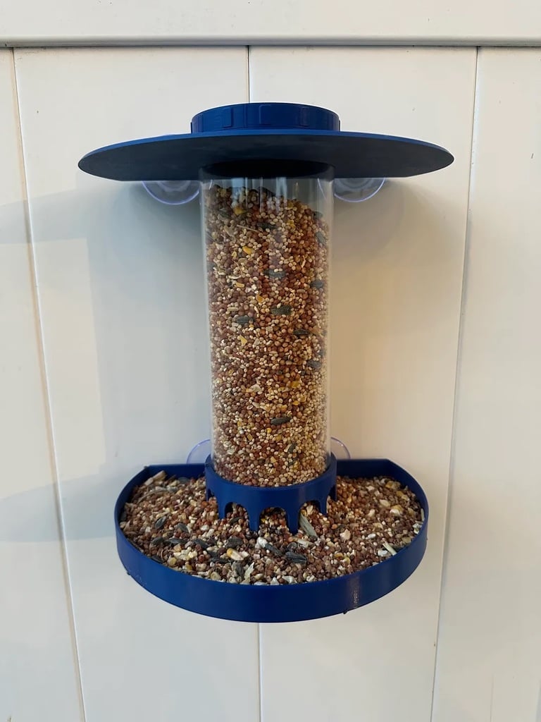  Suction cup mounted bird feeder
