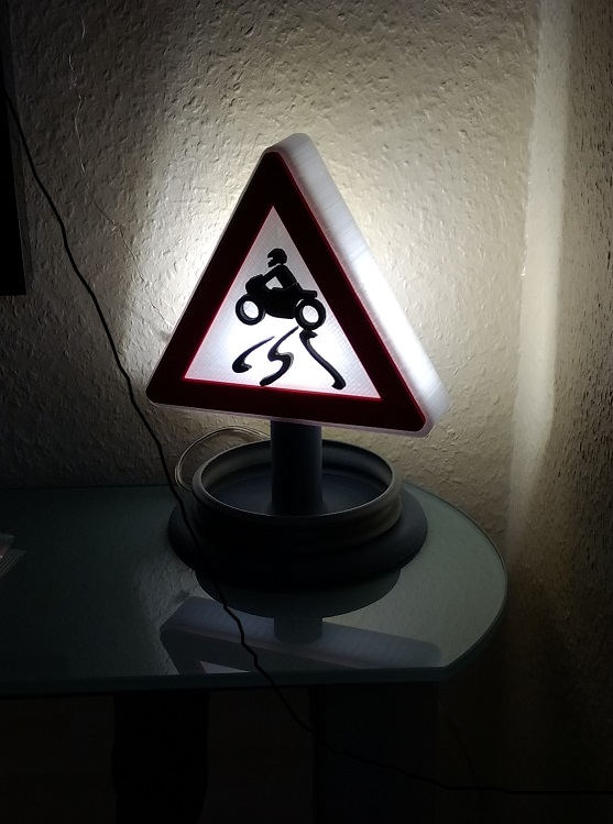 The Achtung! lamp - Lampe in Form eines Verkehrszeichens Achtung Gefahrenstelle!