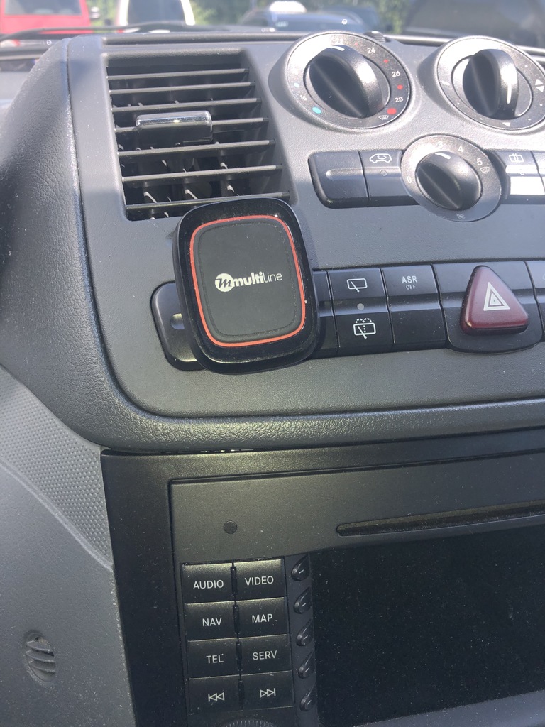 universal car dashboard phone mount
