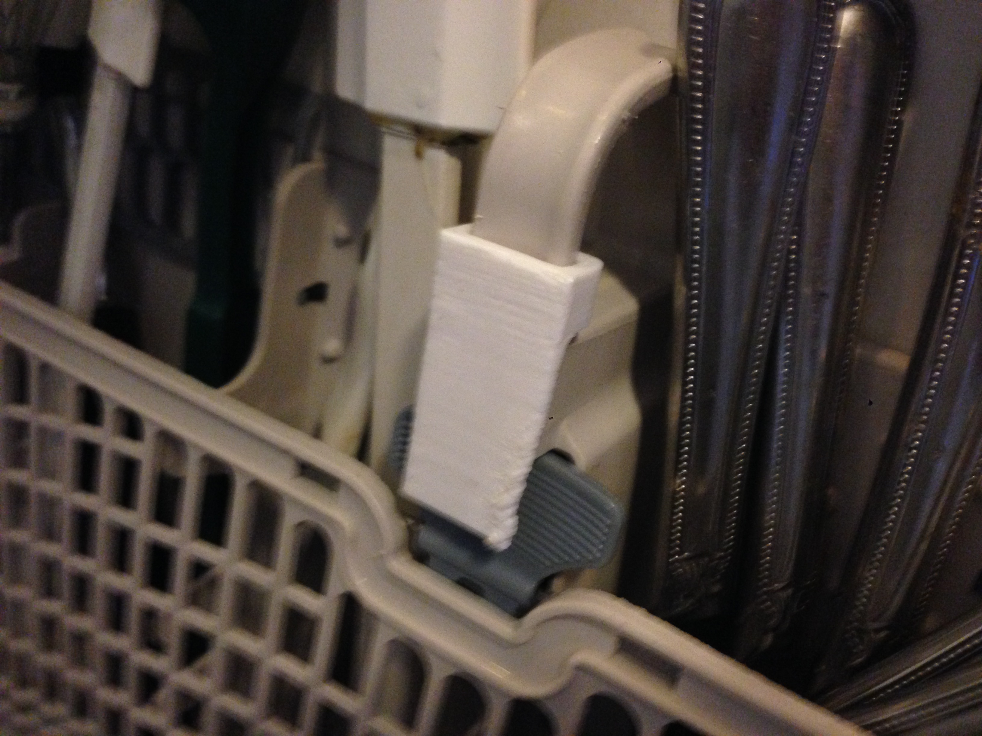 Dishwasher Utensil Tray Keeper