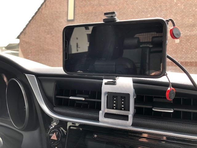Toyota Auris 2015 Phone holder