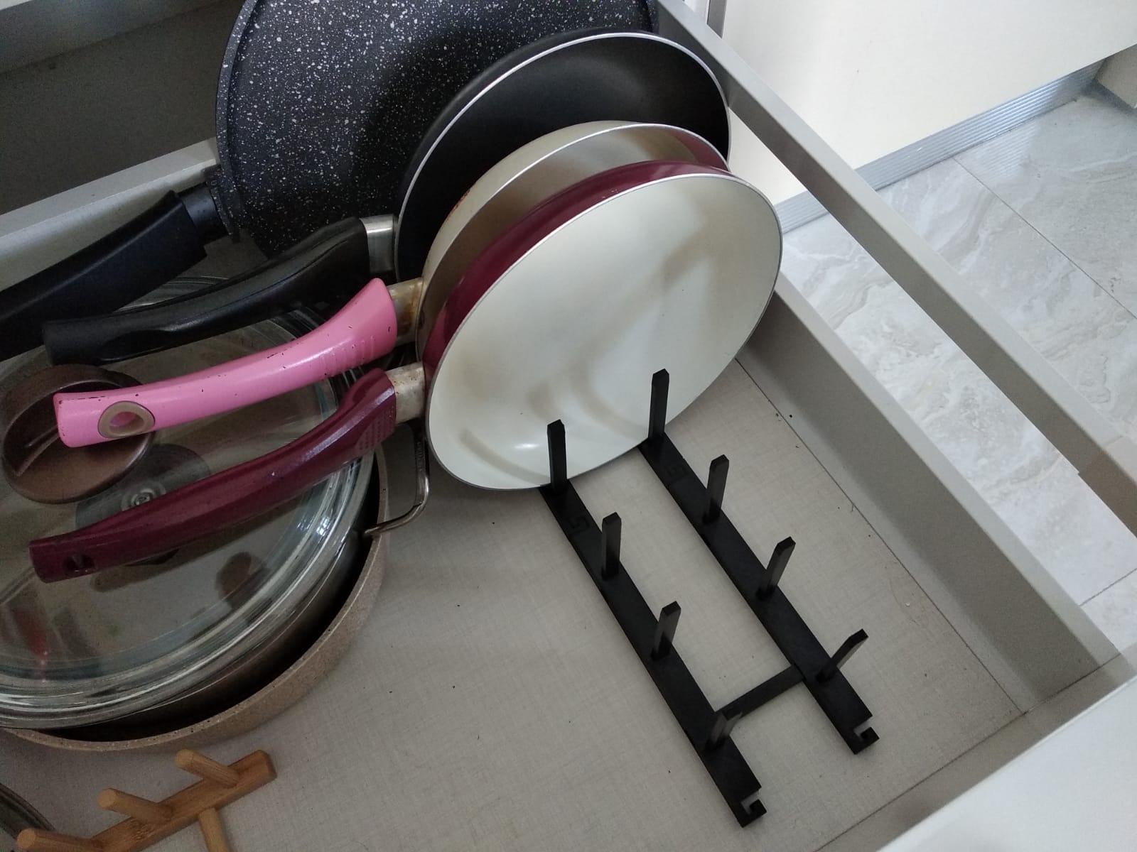 Pan Holder