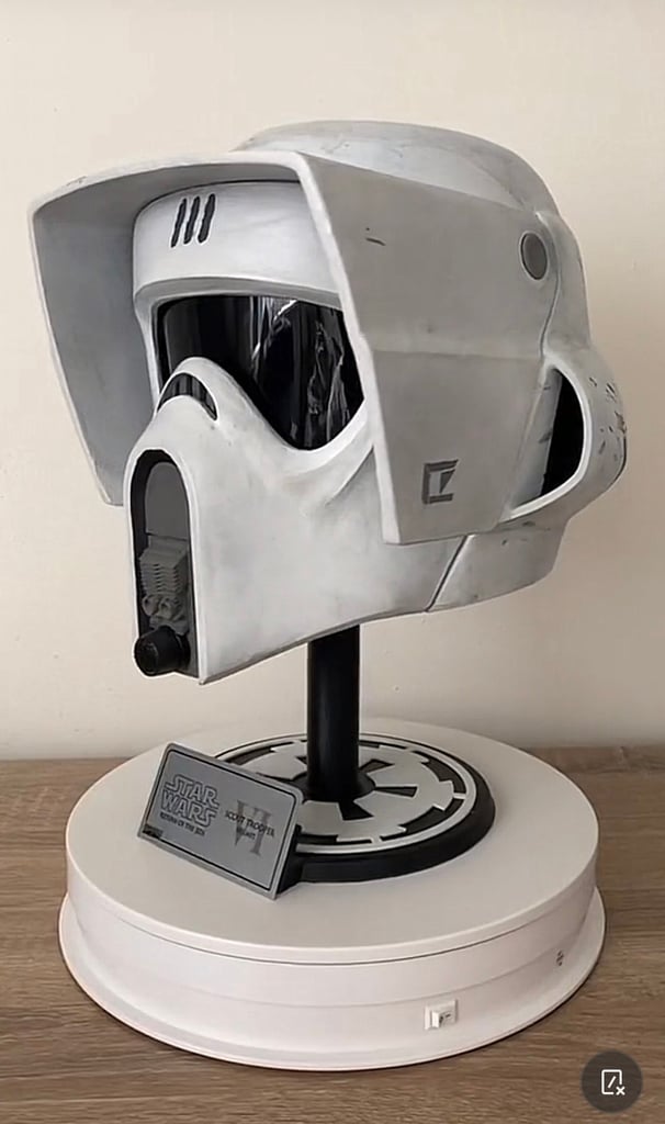 Imperial Helmet Stand