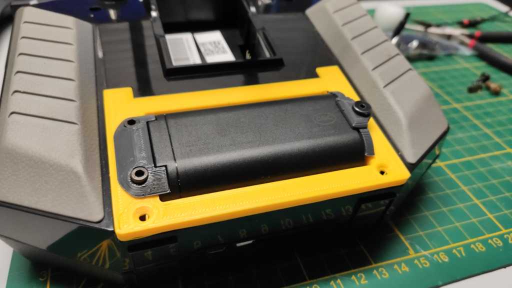 Taranis QX7 IKEA Braunit slide-in battery bay.