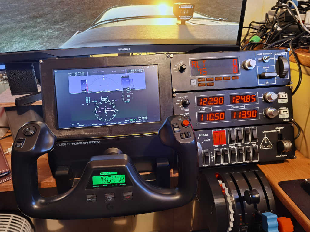 Flight Simulator screen mount on Saitek bracket