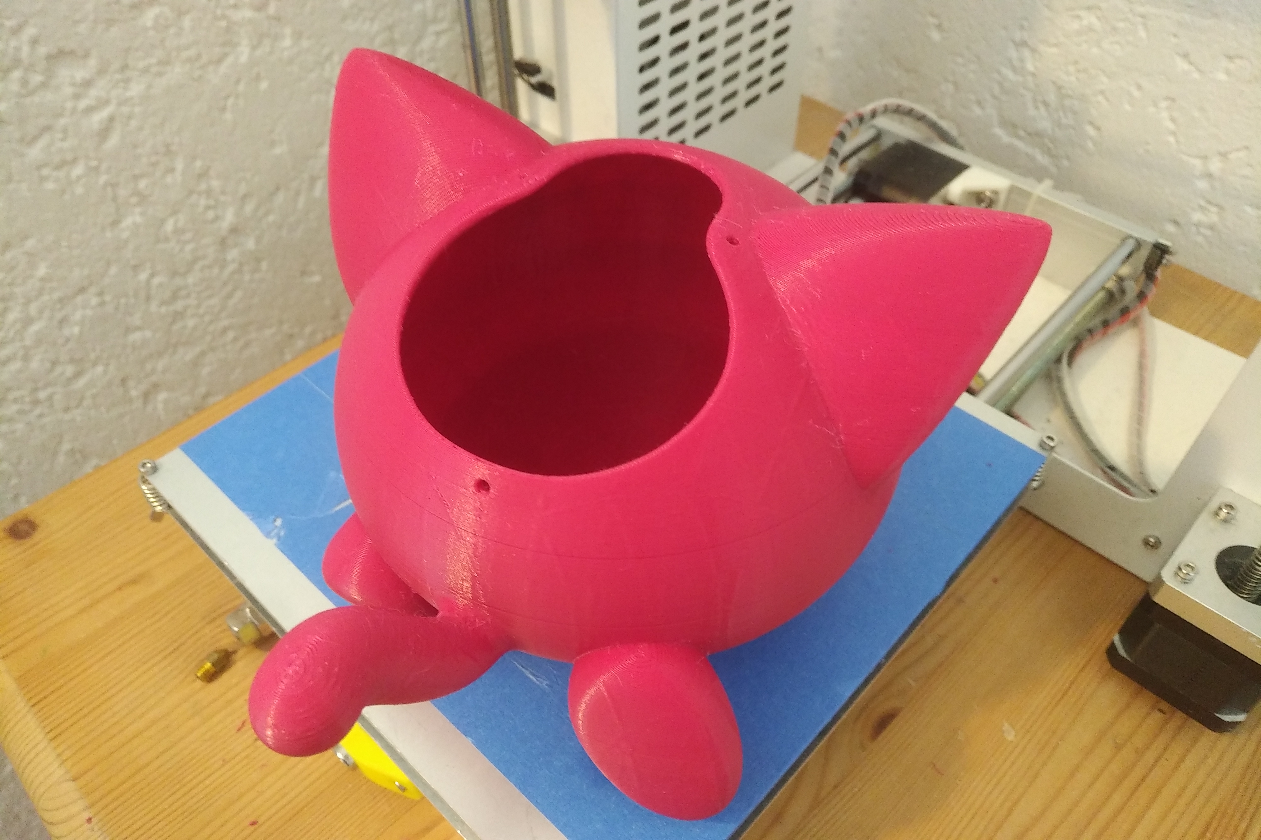 Hoppip planter with thread holes