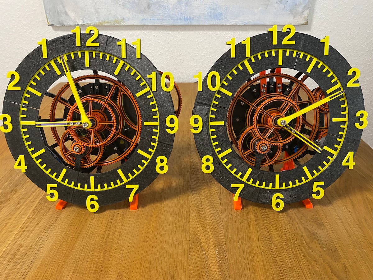 Silent Wall and Desk Clock