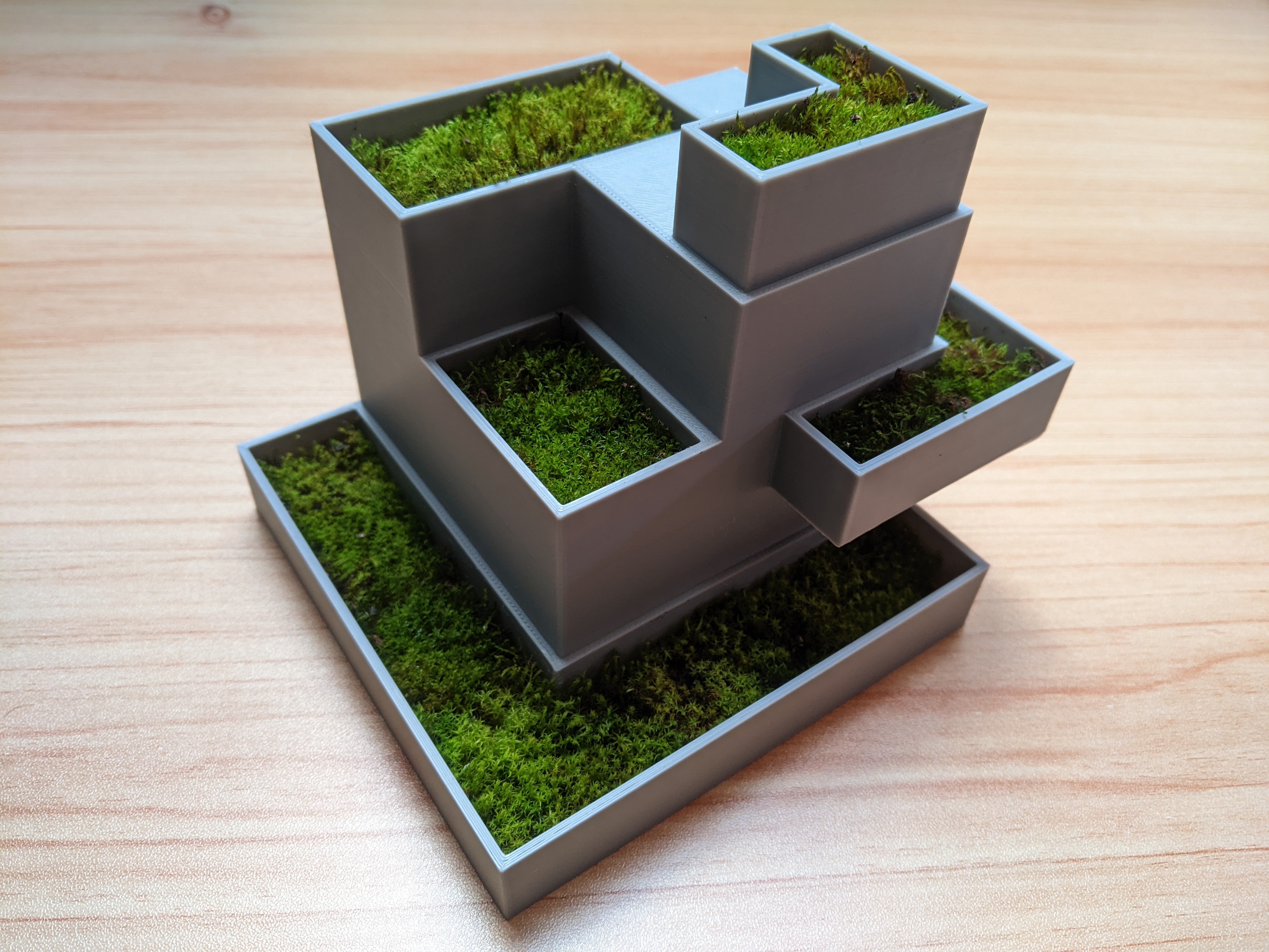 Cubic moss planter